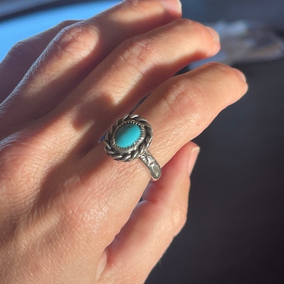 Handmade Kingman turquoise ring in sterling silver. - Picture 3 of 6